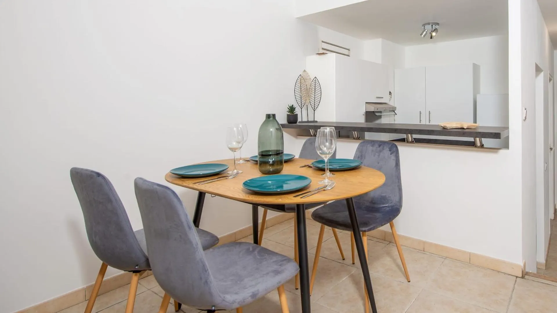 Elegance Au Coeur Du Vieil Antibes 2 Chambres Climatisation 6 Personnes