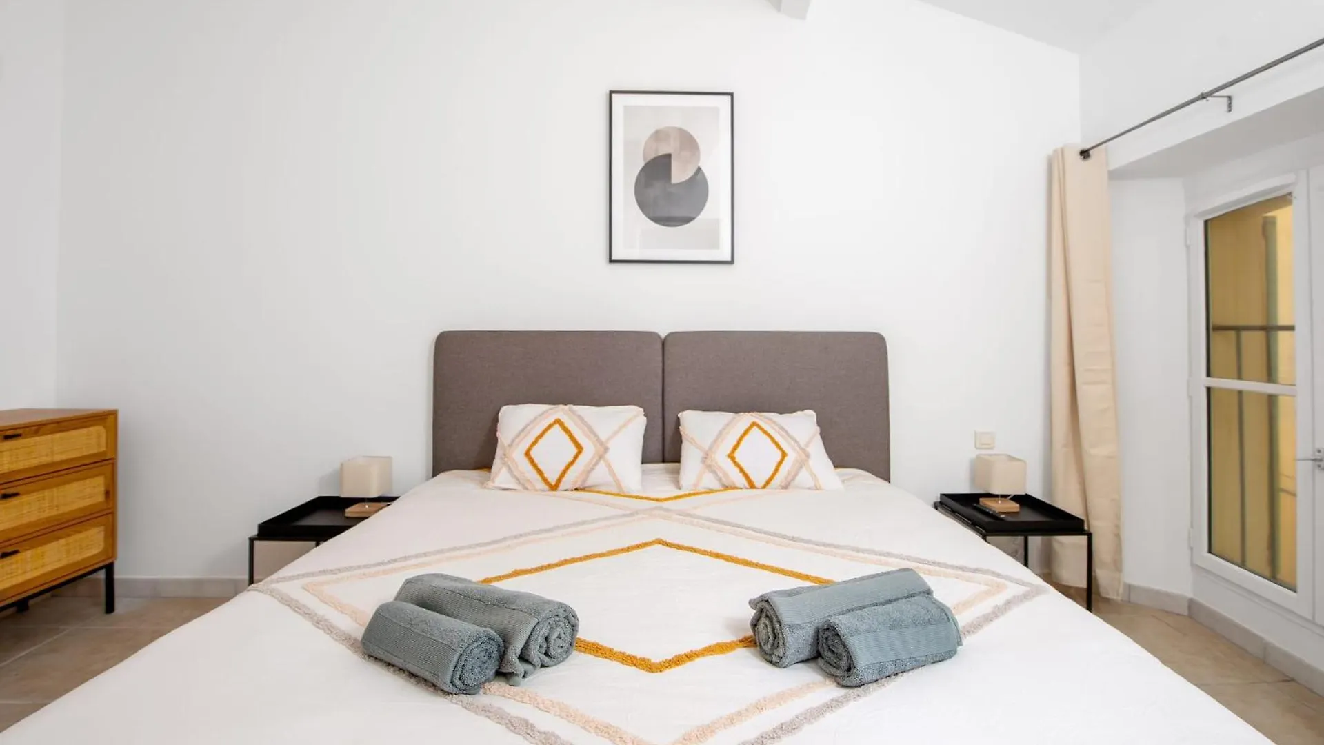 Elegance Au Coeur Du Vieil Antibes 2 Chambres Climatisation 6 Personnes Apartment