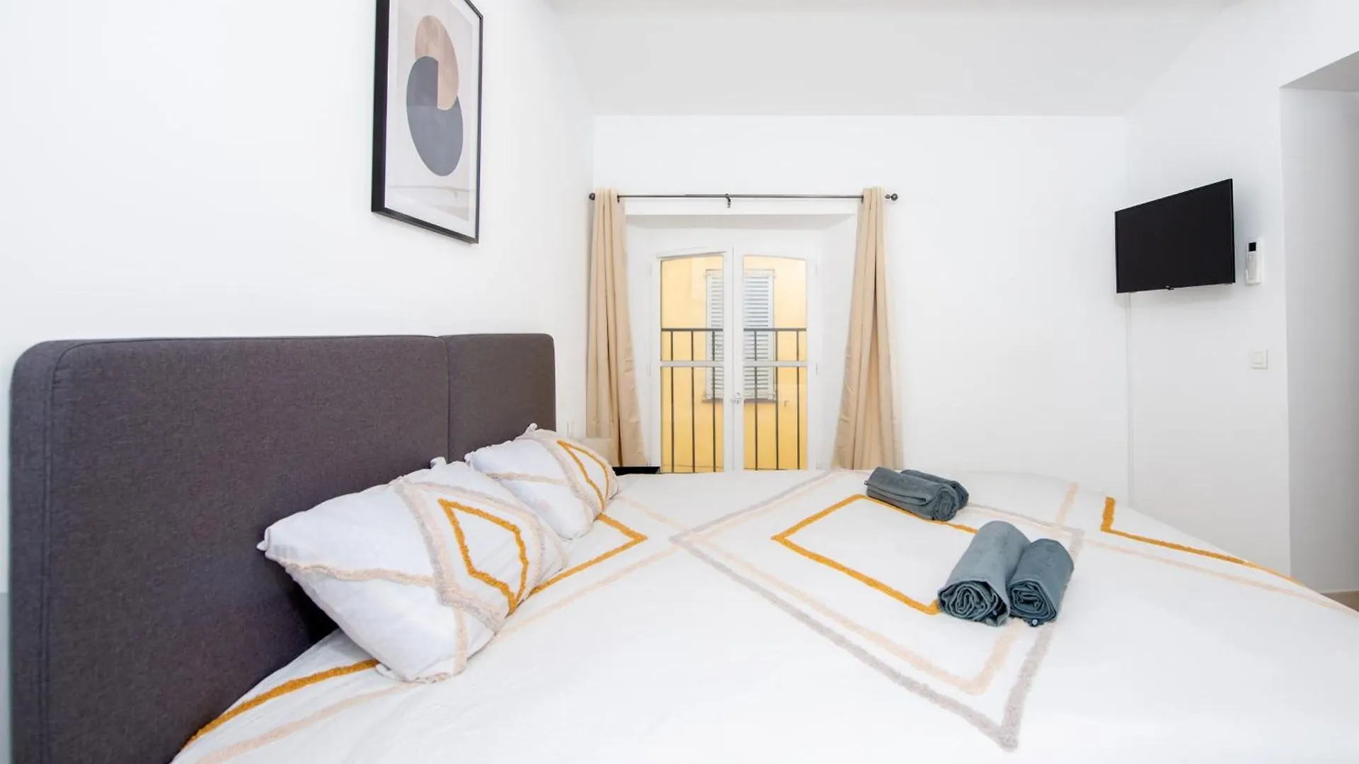 Elegance Au Coeur Du Vieil Antibes 2 Chambres Climatisation 6 Personnes